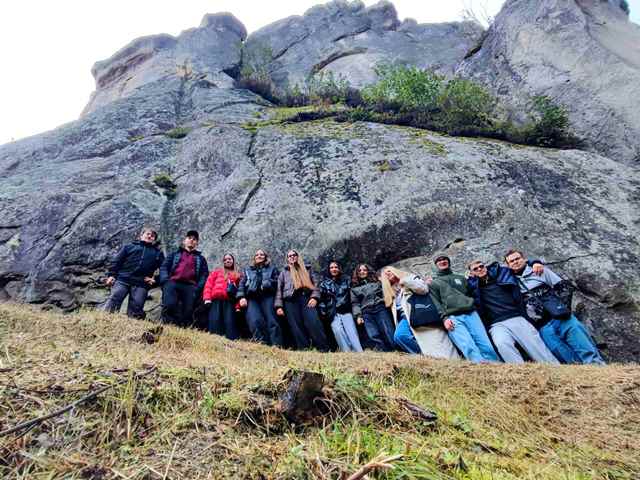 Скелі Тустані.